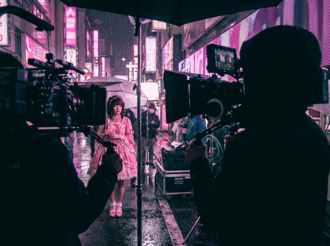 溏心 美少女写真视频《霓虹雨夜》4K封面
